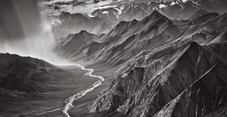 Sebastião Salgado a Bassano del Grappa: la prima grande retrospettiva italiana celebra il maestro della fotografia umanista
