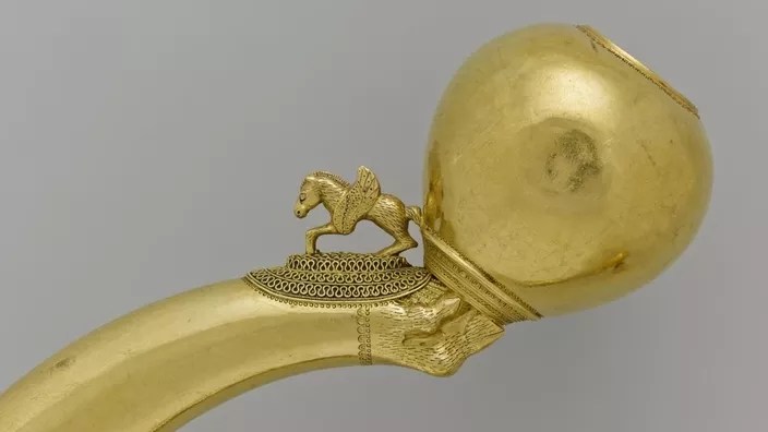 Francia, rubato il leggendario collare d’oro della principessa di Vix