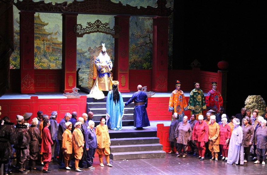 Turandot, il finale perduto di Puccini torna in scena dopo 100 anni: alla Pergola di Firenze la prima mondiale assoluta dell’epilogo inedito ricostruito dagli scritti del Maestro
