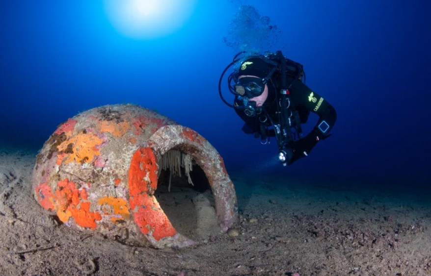 Isola d’Elba, due nuove scoperte archeologiche nei fondali: un dolium romano e un possibile relitto