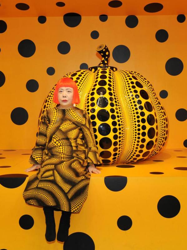 Yayoi Kusama è morta a 97 anni: la regina dei pois lascia un’arte&nbsp;infinita