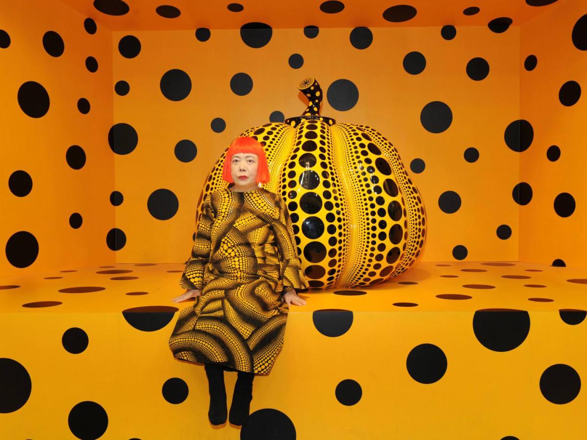 Yayoi Kusama è morta a 97 anni: la regina dei pois lascia un’arte&nbsp;infinita