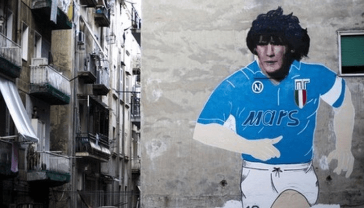 Largo Maradona, il murale restaurato: Diego torna più azzurro ai Quartieri&nbsp;Spagnoli