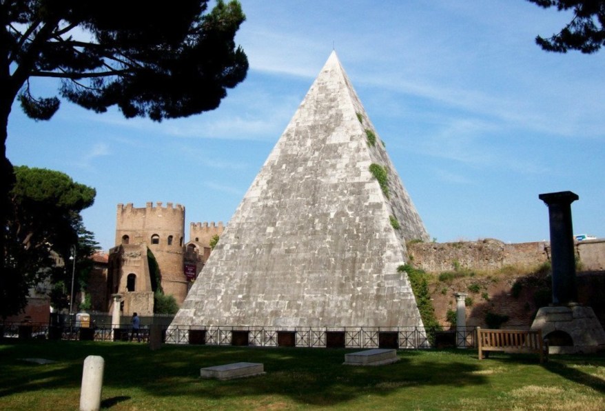 La Piramide Cestia riapre dopo tre anni: già sold out