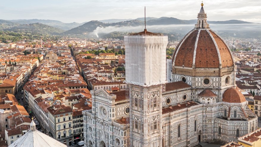 Il Campanile di Giotto si mette a nudo: completato il ponteggio di 86 metri, inizia il grande&nbsp;restauro